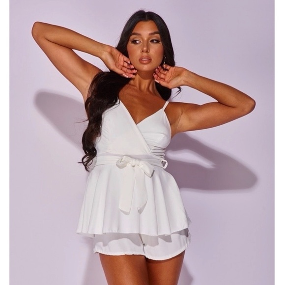 White Sleeveless V-Neck Layered Belted Romper Playsuit - Picture 12 of 15